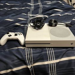 Xbox One S With Controller 