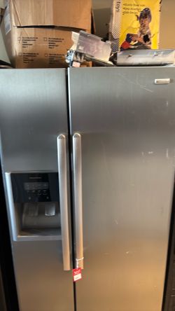 Kenmore stainless steel ice and water dispenser fridge