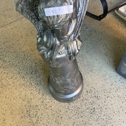  Statues for outside or inside