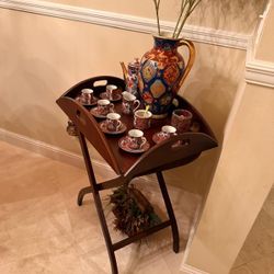 Wood Folding Tray Table / Decorative Serving Stand – Excellent Condition