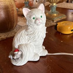 White cat with the little mouse