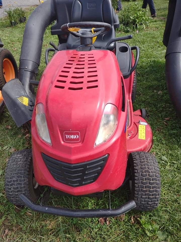 Toro Riding Mower With Bagger 