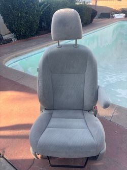 RIGHT PASSENGER SIDE FRONT SEAT 2017 TOYOTA SIENNA LE