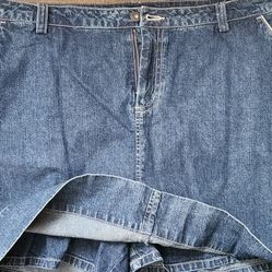 Somona skort denim blue jean 16. 38W X 18.5L, 4 pockets, loops Shorts w/ skirt East, west or north