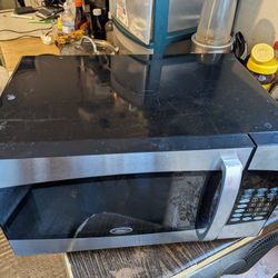 Oyster Barely  Used Microwave 
