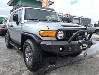 2012 Toyota FJ Cruiser – $199 Biweekly Payment Option