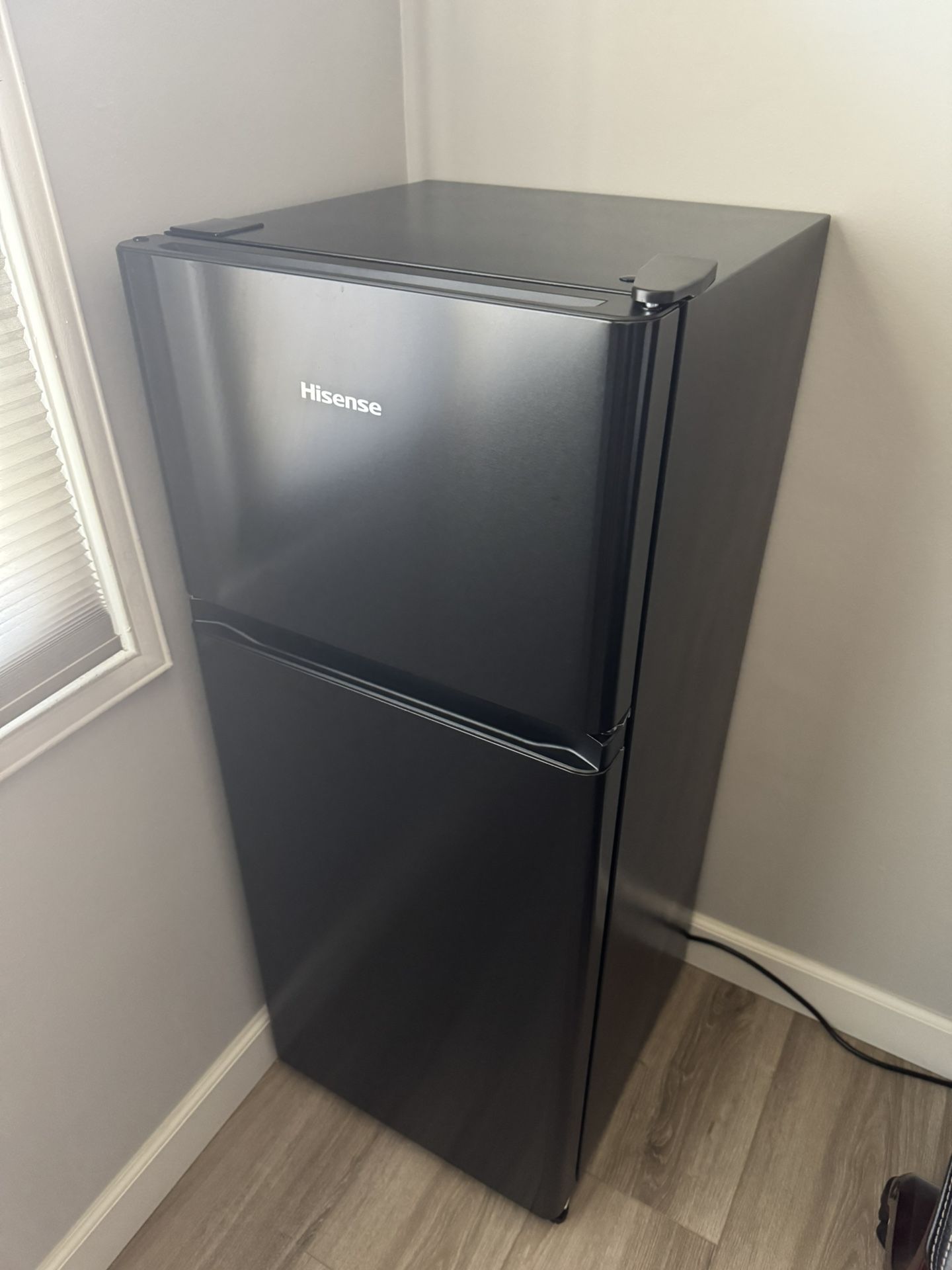 Hisense mini fridge