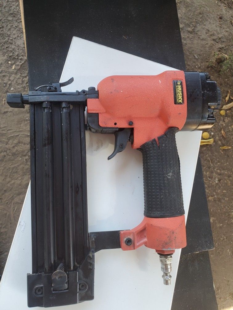 Husky 18ga Brad Nailer
