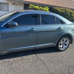 20010Ford Taurus