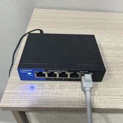 Linksys SE3008v2 5-Port Gigabit Ethernet Network Switch w/ Power Adapter Black TESTED