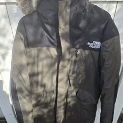 All 3 NORTHFACE JACKETS ARE SIZE LARGE.  SWITCHING FOR SOMETHING NEW