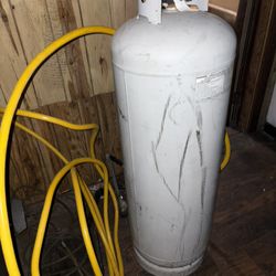 Large Propane Tank + Stainless Steel Gas Line 