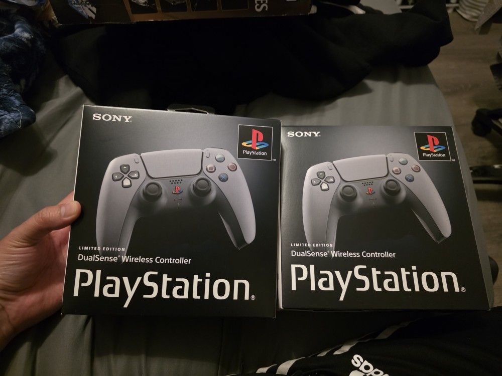 PlayStation Dualsense 30th Anniversary Limited Edition