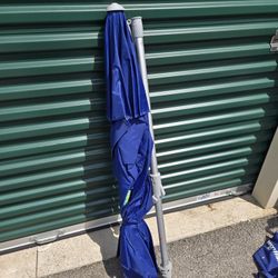 Like New "Tommy Bahama" Beach Umbrella. "CHECK OUT MY PAGE FOR MORE DEALS "