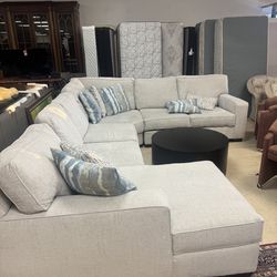 Ashley furniture 5 Piece Next-Performance Fabric Sectional w/Chaise - 142” x 109” - Excellent Condition- Retail: $3899