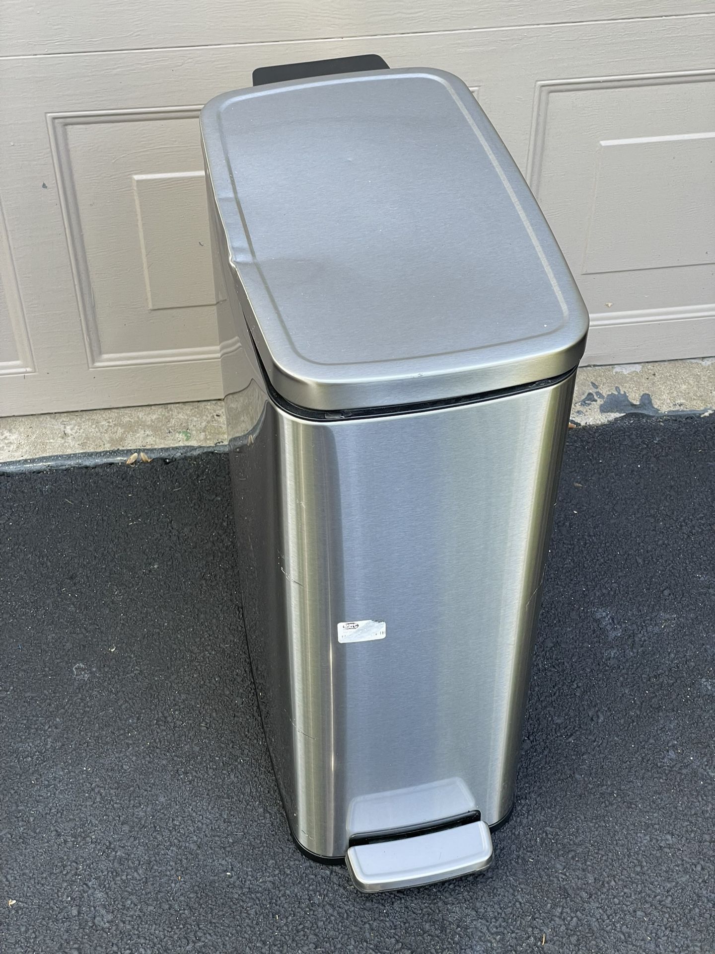 Garbage Can With Soft Close Lid