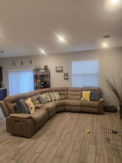 City Furniture Sectional with (2) recliners on the end