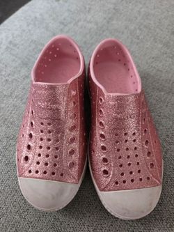 Toddler size 11 native shoes