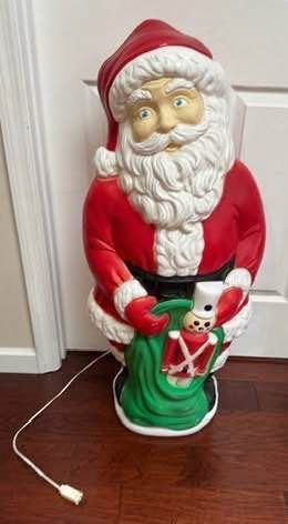 Vintage Santa Clause Nutcracker 39” Grand Venture Blow Mold light isn’t working just $65
