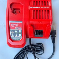 Milwaukee M18 Fast Charger