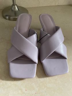 Beautiful sandal Size 8 Brand New