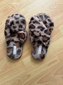Cozy slippers (Size 5-6)