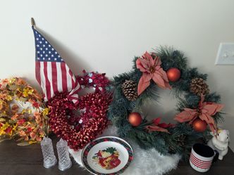 Lot of Holiday Decor (Christmas Wreath / Tree Skirt / Flicker Lights)