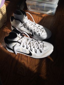 Basketball shoes