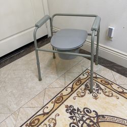 New bed side commode or shower seat