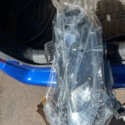 Selling the Hoood and Right Headlight Of A Honda Civic 2018.The Hood Has A Dent On The  Sidee!