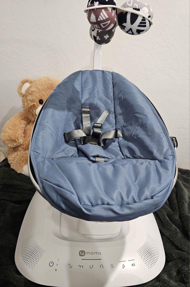 Parents best friend - 4moms 1046 mamaroo award winning multi motion baby swing rocker w/ blue tooth