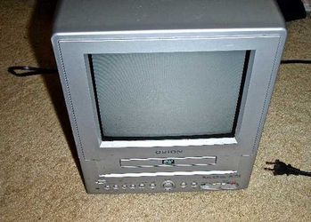 Portable Orion 9” TV and CD/DVD player in working condition comes w a remote * Gaming tv