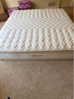 Saatva Hybrid Plush King Mattress