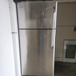 FRIGIDAIRE 18CUFT STAINLESS STEEL FRIDGE 