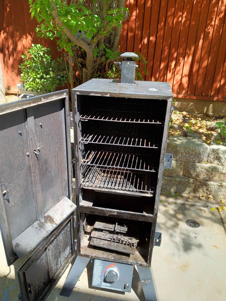 Masterbuilt Electric Smoker Stand for Sale in Visalia, CA - OfferUp