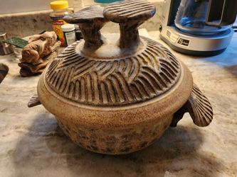 Clyde Gobble Pottery casserole pot