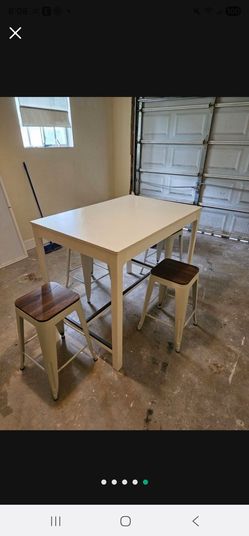 Table with 4 chair