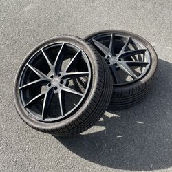 2 Michelin 22” Inch Tires And Niche 22” Matte Black Rims