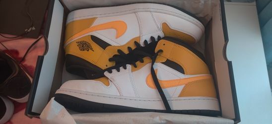 Jordan 1 University Gold