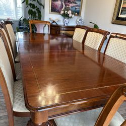 Ethan Allen Livingston Dining Table And 8 Chairs. Set 