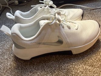Nike MC Trainer 3 White/Silver (Women’s Size 10) - Excellent Condition