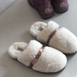 Ugg Slipper Like New Size 8