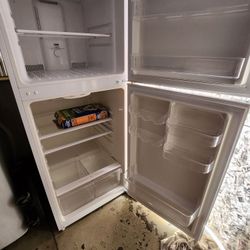 Magic Chef  Mini Fridge