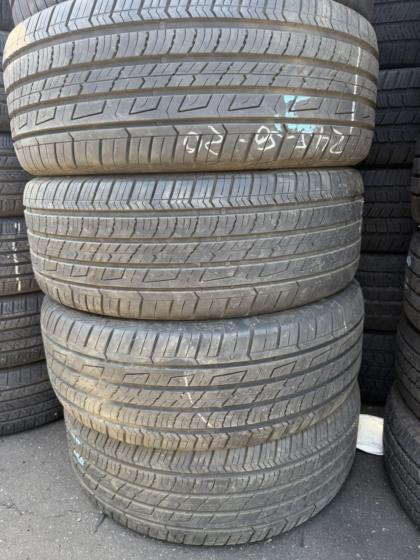245 50 20 Vendo Un Set De Llantas Usadas En Excelente Condición