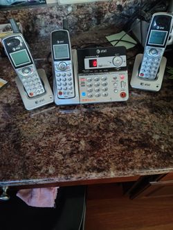 Digital Phone with 3 Handsets