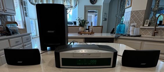 Premium Bose 3-2-1 home theater system w Remote