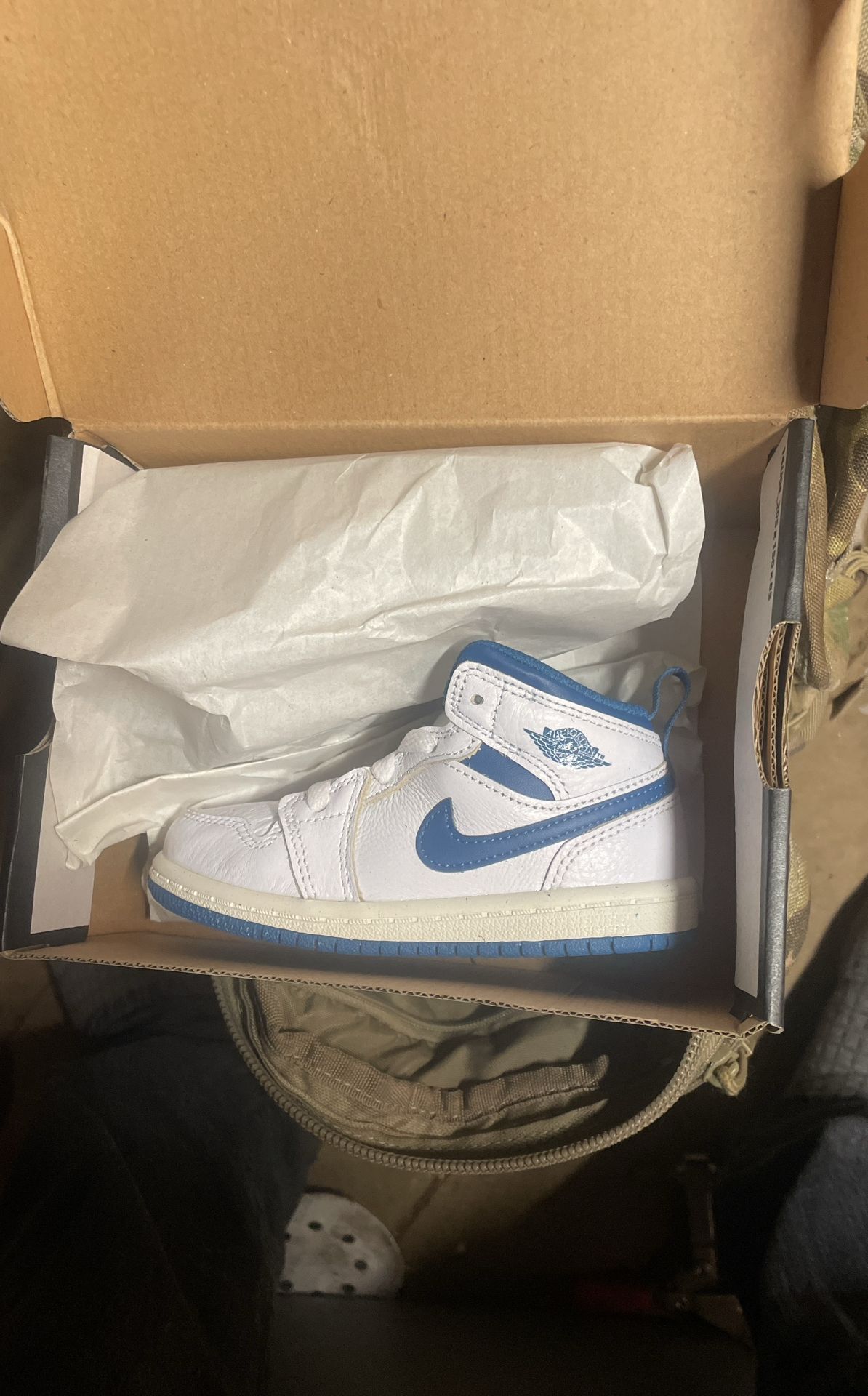 Jordan 1 Mid Se Size 8c
