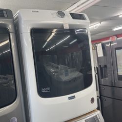 New Scratch And Dent Maytag Front Load Washer And Dryer Set. 1 Year Warranty 