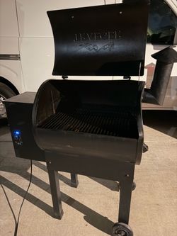 TRAEGER PELLET GRILL SMOKER USED WORKS GREAT