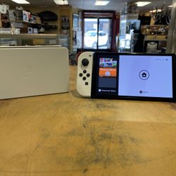 Nintendo Switch OLED W/ charging Dock